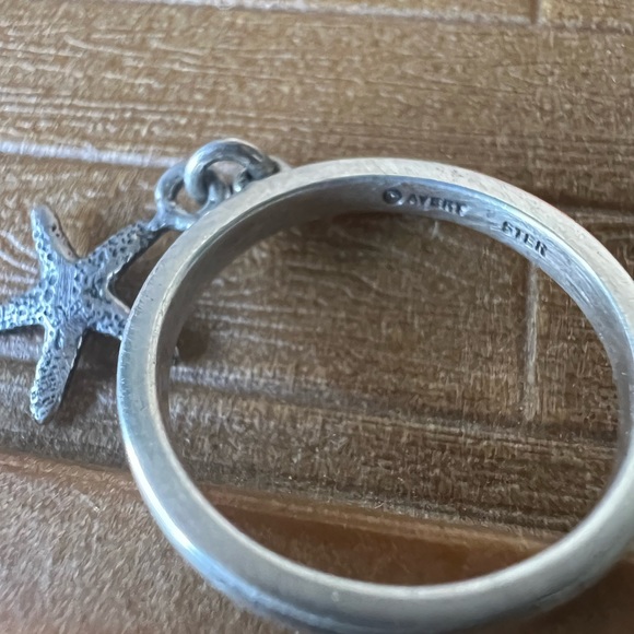 James Avery Retired starfish dangle ring size 5! 925 - Picture 2 of 4